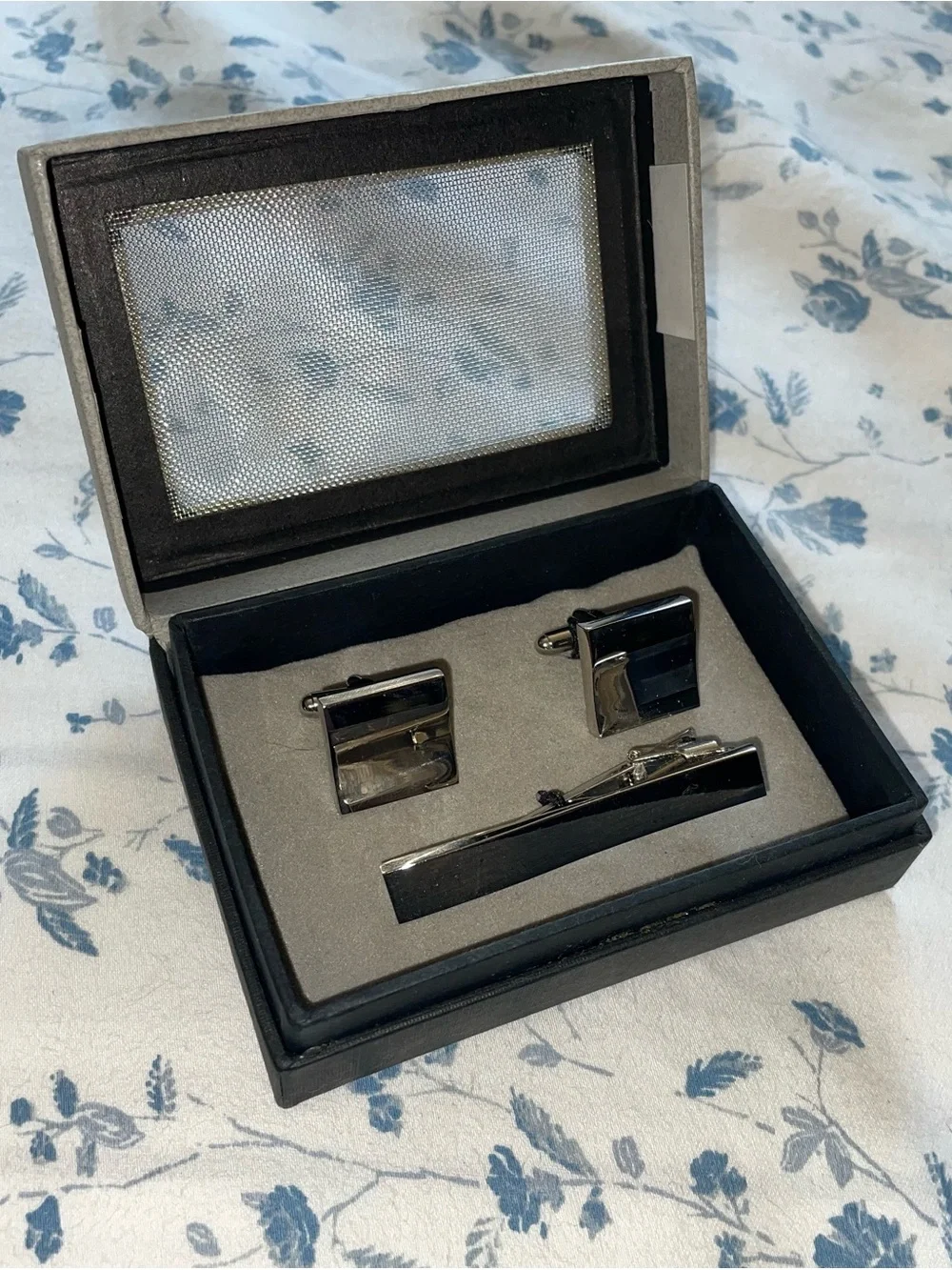 Sicura Men's Silver Tone Cufflink and Tie Clip Set New In Box